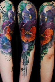 大臂美丽的彩绘各种花朵纹身图案