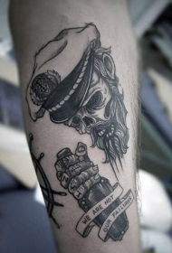 手臂old school黑白僵尸水手与瓶子字母纹身图案