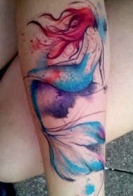 手臂美丽的水彩美人鱼纹身图案