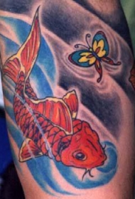 彩色的蝴蝶和锦鲤鱼纹身图案