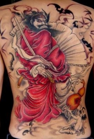 背部伟大的中国武士红色斗篷纹身图案