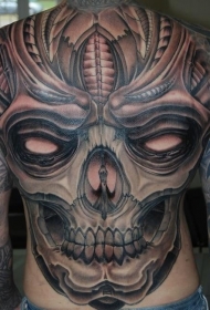 背部幽灵般的巨大骷髅纹身图案