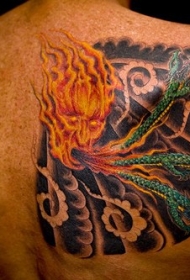 背部亚洲风格火焰龙纹身图案