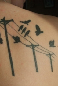 背部电线杆与鸟黑色纹身图案