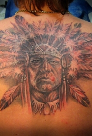 背部有羽毛的印度武士纹身图案