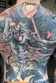 背部日本传统风格的幻想龙纹身图案