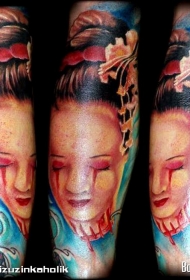 漂亮的亚洲艺妓头像与血泪纹身图案