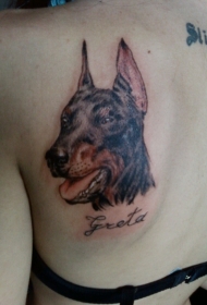背部杜宾犬头像写实纹身图案