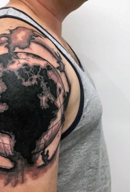 肩部黑灰风格令人印象深刻的腐烂地球纹身图案