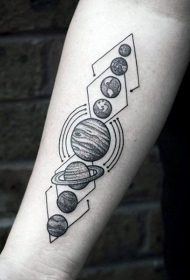 黑色的太空行星游行手臂纹身图案