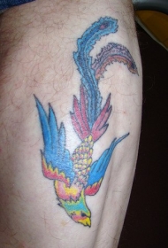 彩绘鲜艳的凤凰鸟纹身图案