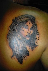 背部美丽的印度女孩纹身图案
