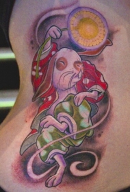腰部彩色的兔子与扇子纹身图案