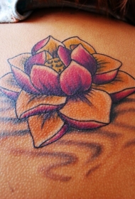 女孩背部漂亮的莲花彩绘纹身图案