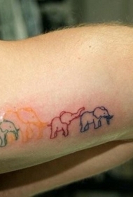 手臂彩色轮廓线条的象家庭纹身图案