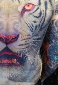 神秘的彩色大白虎与红色血腥眼睛满背纹身图案