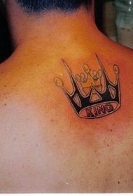 背部经典的皇冠纹身图案