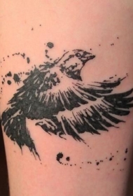 小腿黑色泼墨小鸟纹身图案