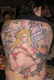 背部丑陋的胖女人和十字架纹身图案