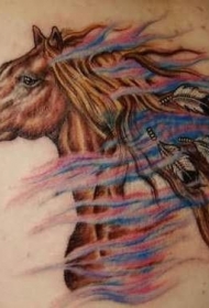 背部彩色的印度马纹身图案