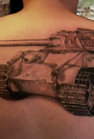 背部栩栩如生的德国坦克纹身图案
