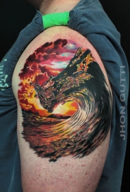 大臂美丽自然的彩大海浪写实纹身图案