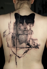 背部超现实主义风格的黑猫纹身图案