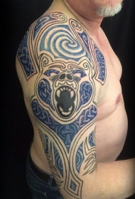 肩部蓝色的咆哮熊与部落饰品纹身图案