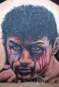背部彩绘血腥的拳击肖像纹身图案