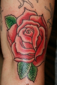 手臂卡通风格红色玫瑰与树叶纹身图案