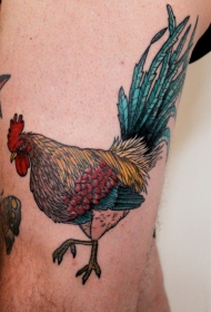 大腿彩色鲜艳的公鸡纹身图案
