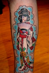 小腿彩色的亚洲艺妓画像与美丽和服纹身图案