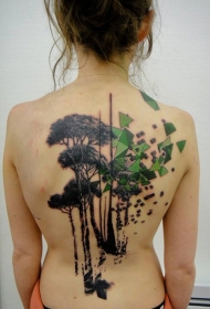 背部黑色和绿色几何与树纹身图案