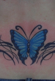 女孩后背可爱的蝴蝶纹身图案