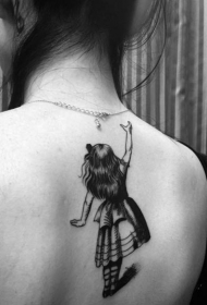 可爱的黑白童话小女孩背部纹身图案
