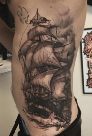 侧肋黑灰风格帆船与海浪纹身图案