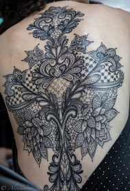 背部大规模花卉蕾丝黑色纹身图案