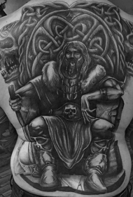 背部幻想凯尔特风格老战士与宝座纹身图案