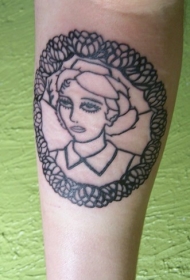 小臂圆形与美丽的女人肖像纹身图案