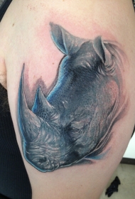 大臂好看的犀牛写实纹身图案