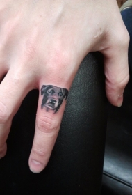手指可爱的小狗头像纹身图案