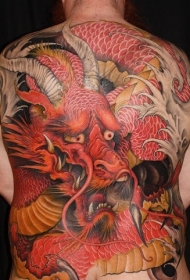 背部日本风格彩色幻想龙纹身图案
