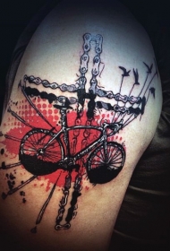 很棒的自行车与铁链小鸟手臂纹身图案