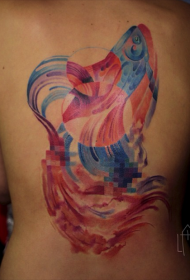 背部水彩风格的美丽创意鱼纹身图案