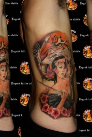 侧肋中等大小的亚洲女性老虎花朵纹身图案