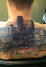 背部壮观的写实大城市景象和字母纹身图案