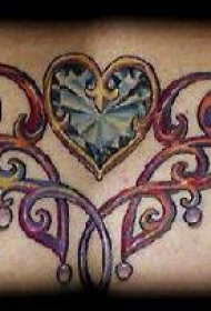 背部彩色部落藤蔓与心形钻石纹身图案