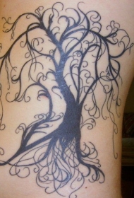 美丽的树图腾侧肋纹身图案