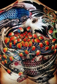 满背日式奇妙的彩色各种鱼类和菊花纹身图案
