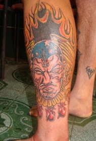 小腿阿兹特克的火焰人像彩色纹身图案